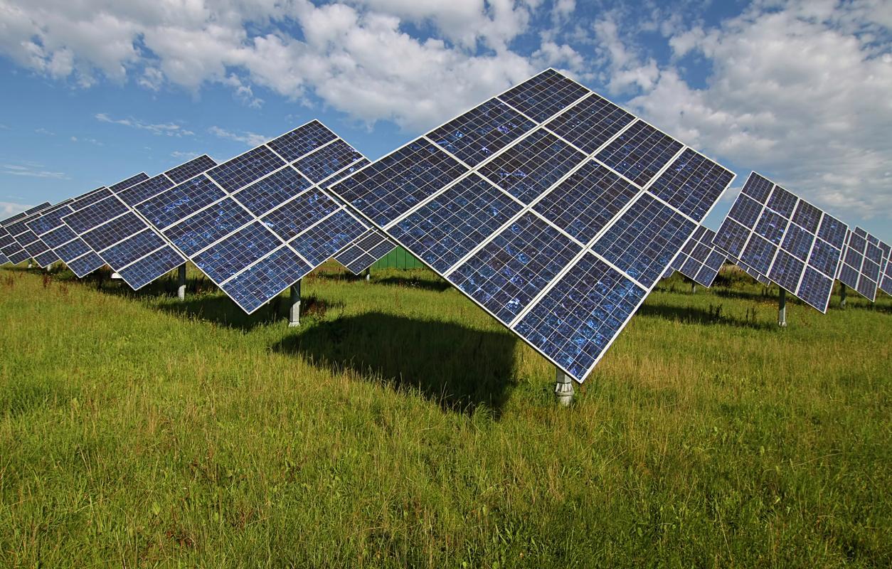 上半年光伏裝機(jī)量激增，戶用光伏引領(lǐng)增長(zhǎng)新浪潮